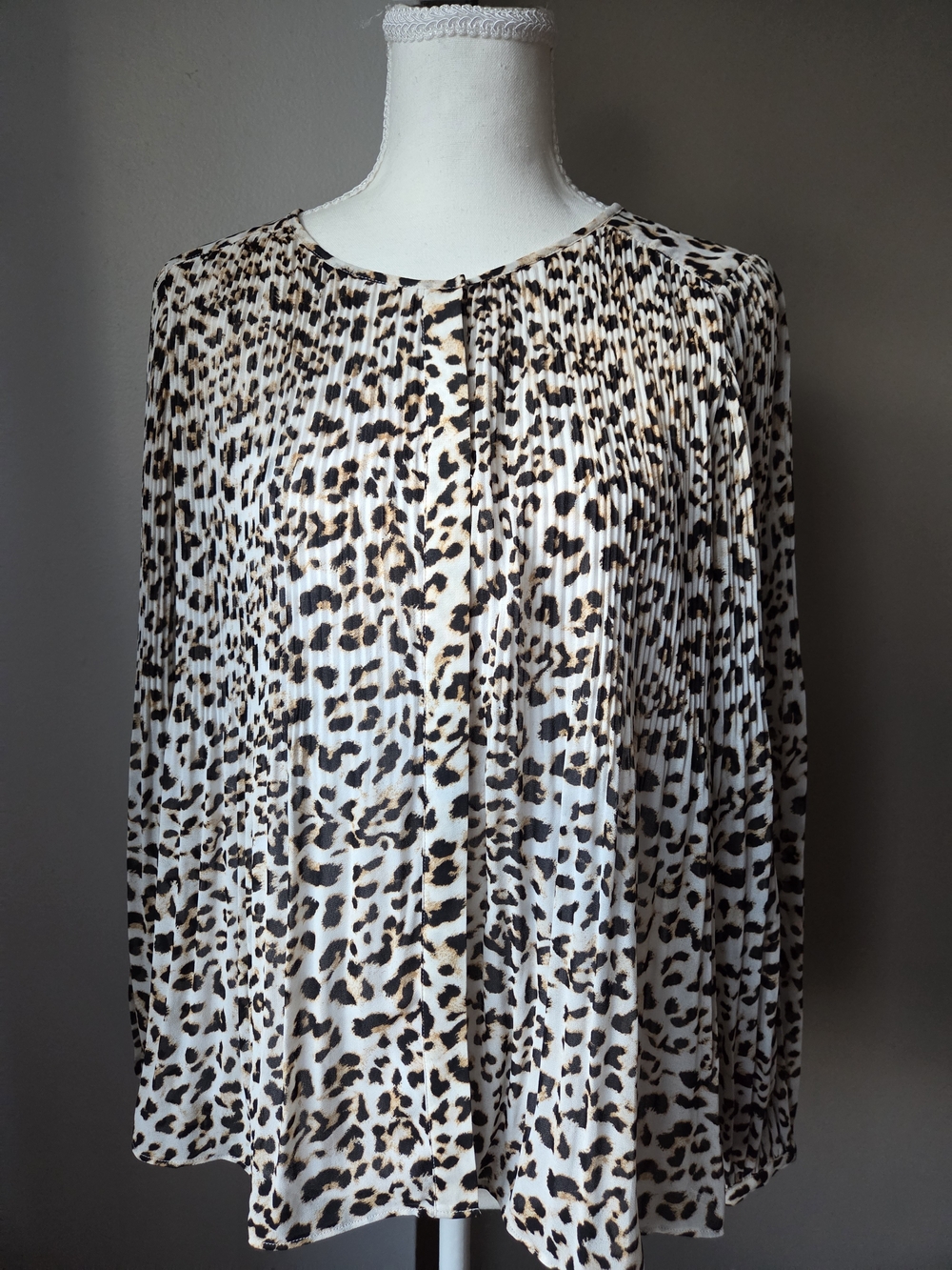 Banana Republic NWT Leopard Print Pleated Blouse Long Sleeve XS